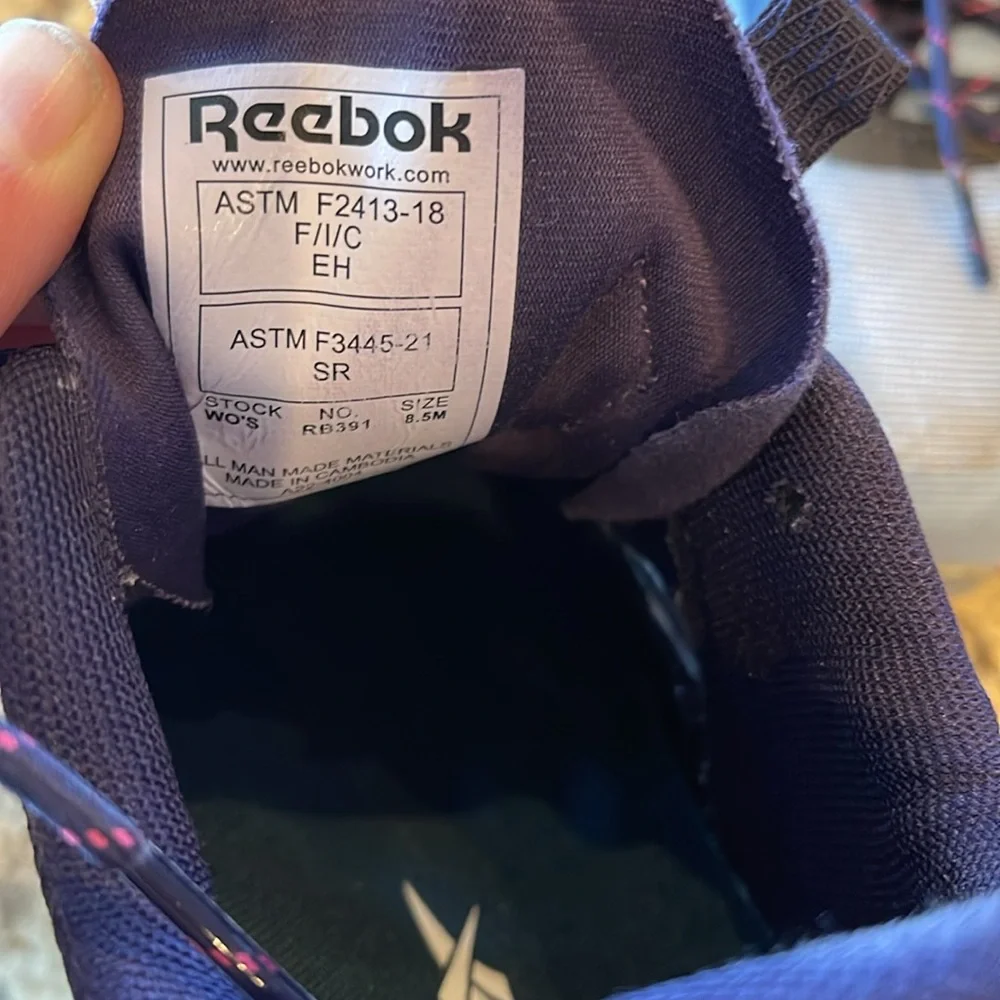 Gently Used Reebok sneaker - Picture 7 of 7